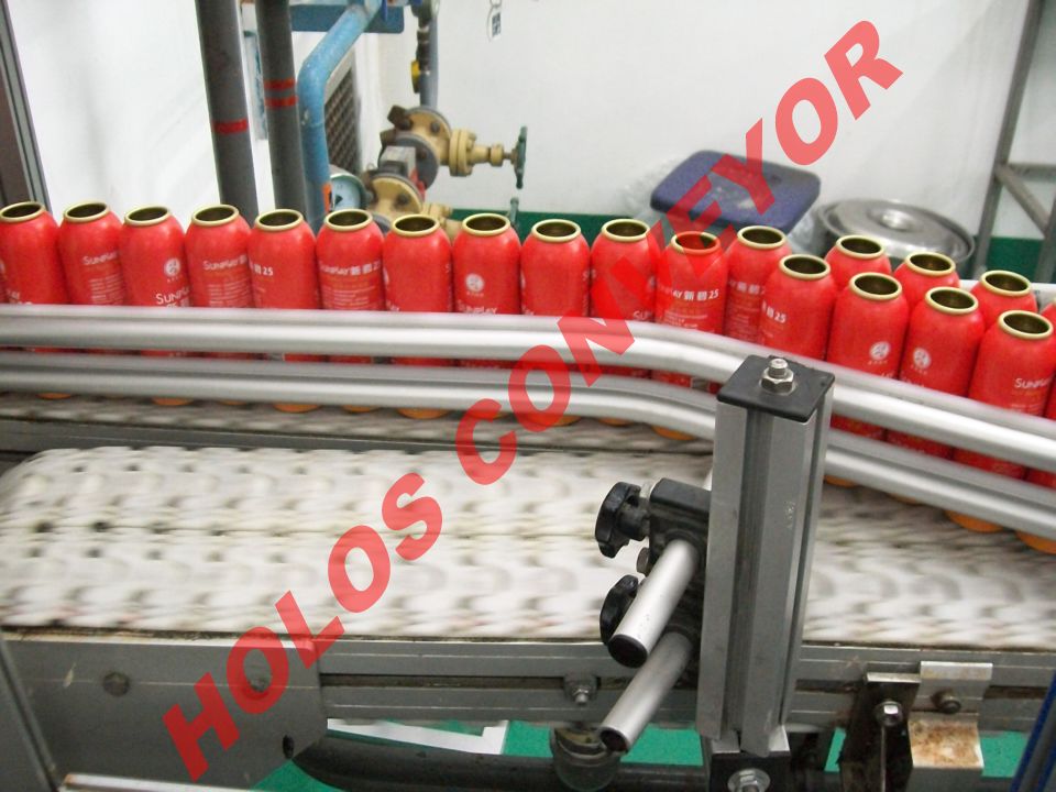 　　從國(guó)內(nèi)的實(shí)際應(yīng)用情況來(lái)看，皮帶輸送機(jī)的絞車(chē)?yán)o和液壓拉緊可以實(shí)現(xiàn)自動(dòng)控制并且拉緊力可以調(diào)節(jié)，重錘拉緊裝置有著較高的安全可靠性。隨著工業(yè)和技術(shù)的發(fā)展，并且有著長(zhǎng)距離、大運(yùn)量、高帶速特征的大型皮帶輸送機(jī)已經(jīng)成為發(fā)展主流，由此對(duì)拉緊裝置提出了更高的要求，傳統(tǒng)的拉緊裝置逐漸顯示出其缺點(diǎn)，技術(shù)人員已將對(duì)拉緊裝置的研究方向逐步轉(zhuǎn)入到自動(dòng)拉緊領(lǐng)域。如中礦業(yè)大學(xué)開(kāi)發(fā)的YZL系列皮帶輸送機(jī)液壓絞車(chē)式自動(dòng)拉緊裝置，它能根據(jù)帶式輸送機(jī)起動(dòng)加速階段和平穩(wěn)運(yùn)行階段對(duì)輸送帶拉力的不同要求，提供相應(yīng)的輸送帶拉力，并且在輸送帶拉力發(fā)生變化時(shí)準(zhǔn)確監(jiān)測(cè)并且及時(shí)的自動(dòng)調(diào)整。